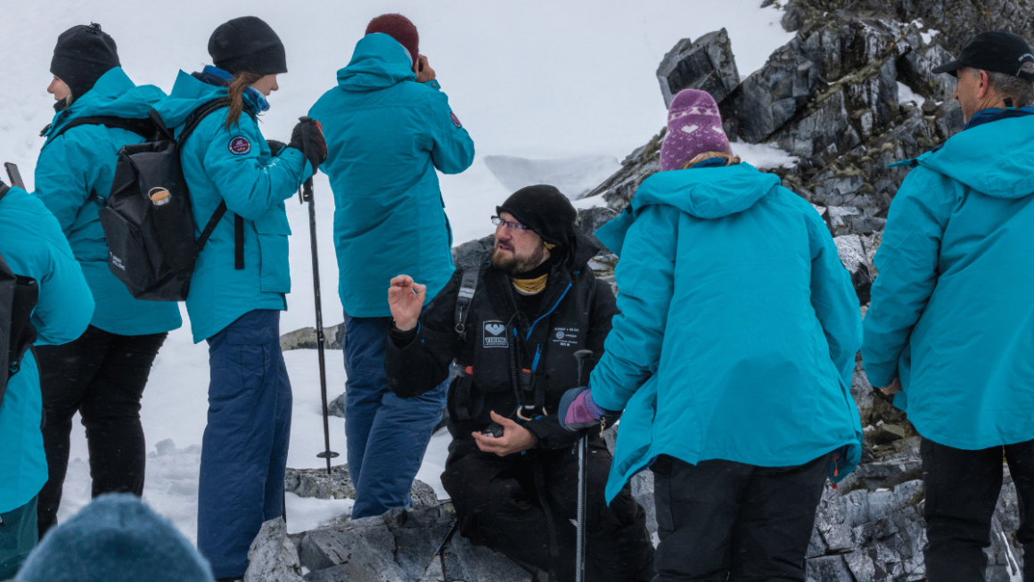 Expedición con guía en el SH Minerva